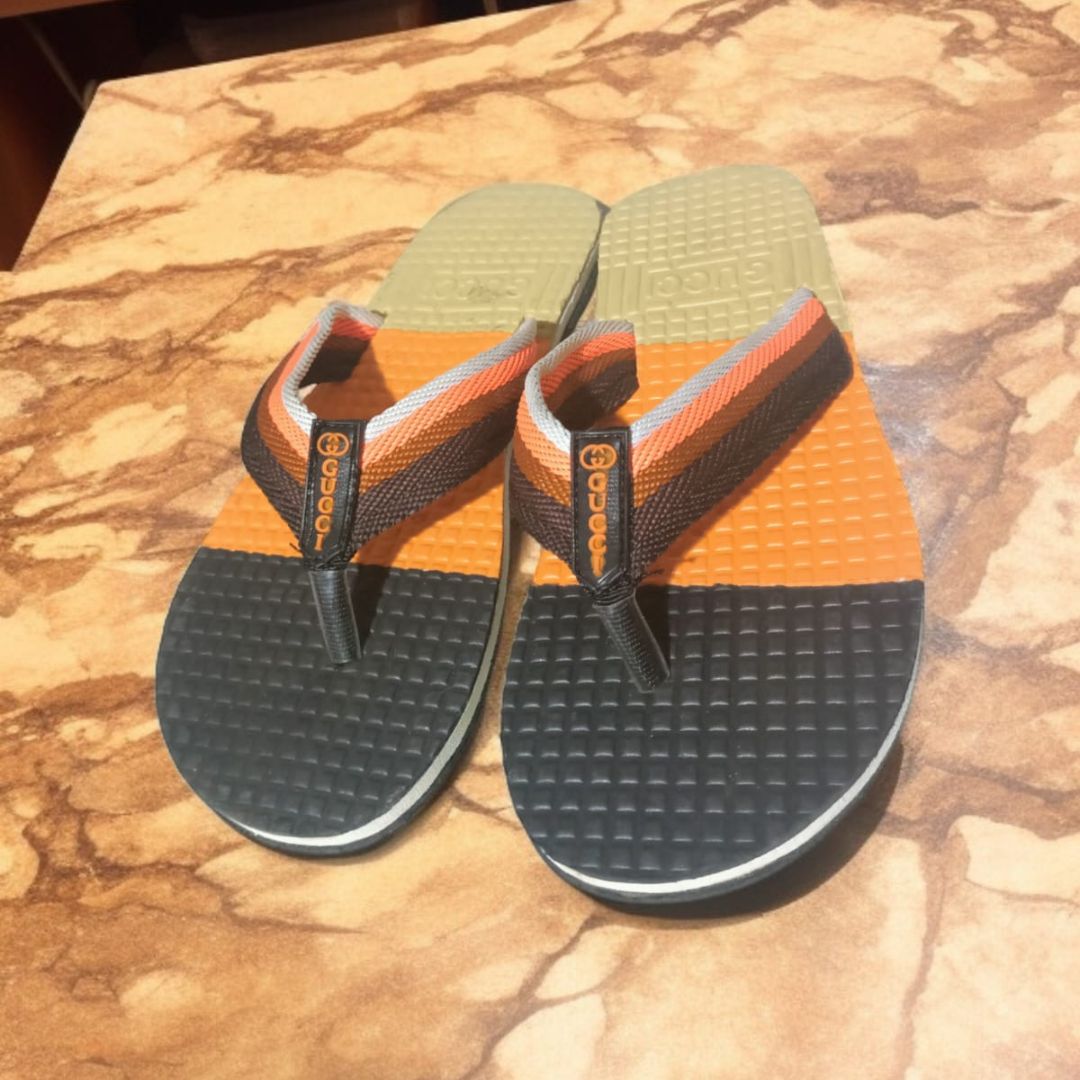 Men's Flip-Flop Slippers for Men Thick Sole Summer Shoes Comfortable for Men Water Proof with Compferable Materia