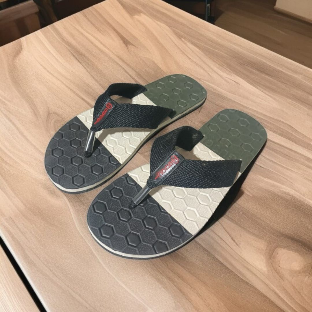 Men's Flip-Flop Slippers for Men Thick Sole Summer Shoes Comfortable for Men Water Proof with Compferable Materia